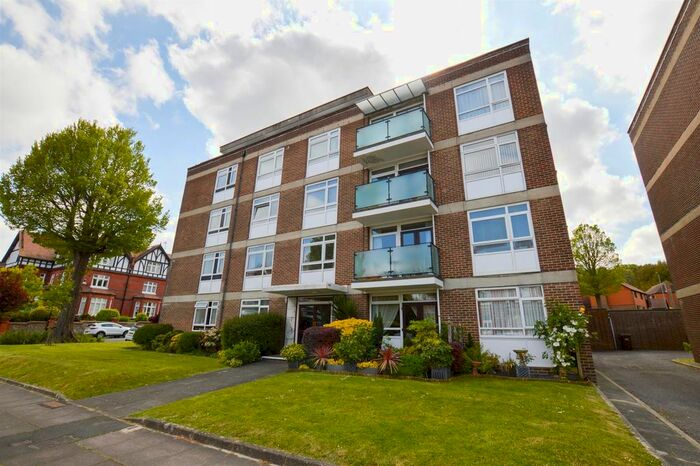 3 Bedroom Flat To Rent In Granville Road, Eastbourne, BN20