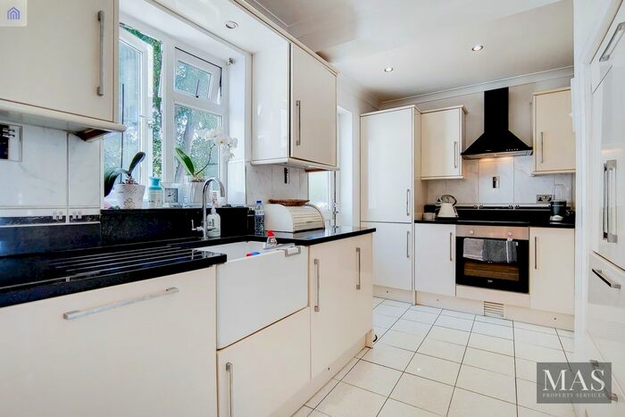 3 Bedroom Semi-Detached House To Rent In West Dean Avenue, Lewisham, SE12