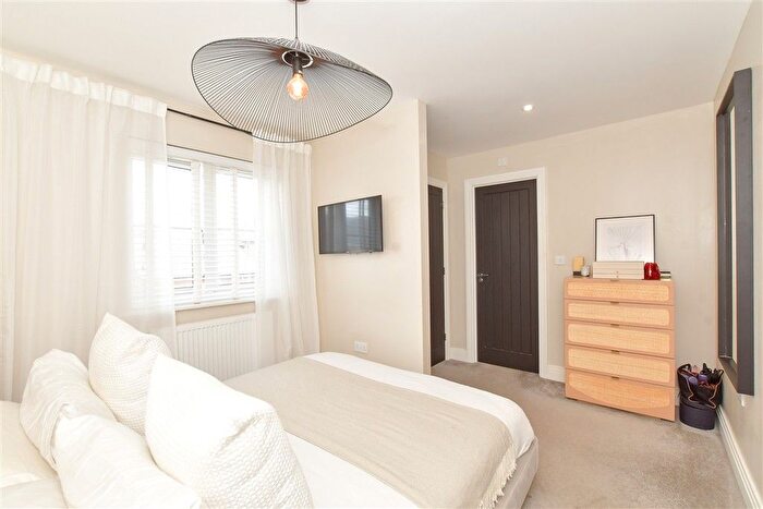 3 Bedroom Semi-Detached House For Sale In Sandpiper Road, Chichester, West Sussex, PO20