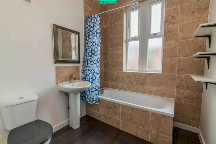 5 Bedroom Triplex To Rent In Portland Road, Nottingham, NG7