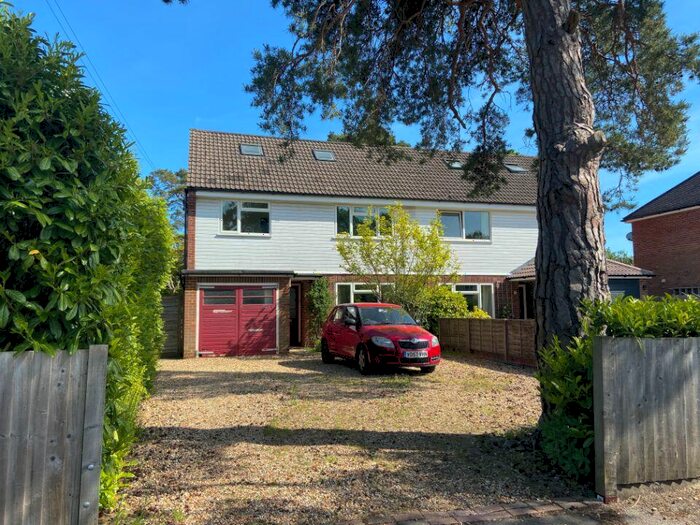 4 Bedroom Semi-Detached House To Rent In Kennilworth Road, Fleet, GU51