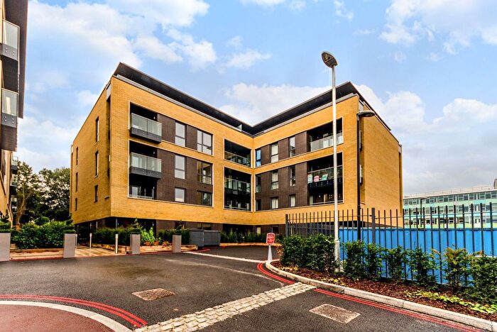 2 Bedroom Flat To Rent In Pipit Drive, Putney, London, SW15
