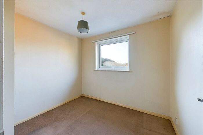 2 Bedroom Flat For Sale In Fairview Gardens, Farnham, Surrey, GU9
