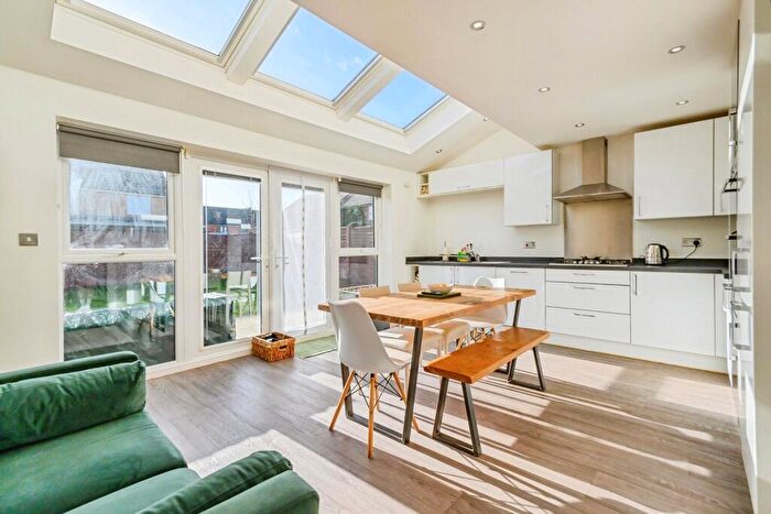 3 Bedroom Semi Detached House For Sale In River View Drive, Salford, Lancashire, M7