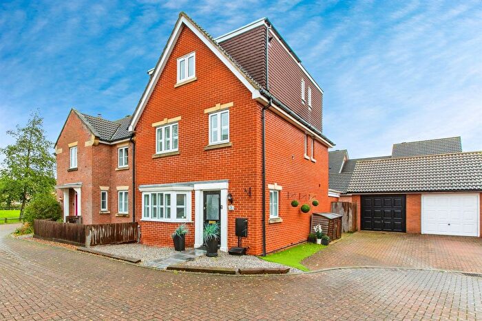 5 Bedroom Detached House For Sale In Orchid Fare, Highfields Caldecote, Cambridge, CB23