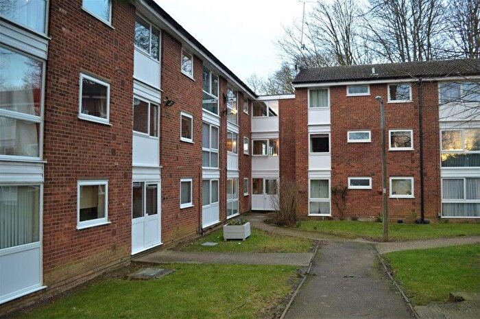 2 Bedroom Flat To Rent In Chalfont Close, Hemel Hempstead, HP2