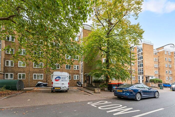 2 Bedroom Flat For Sale In Carslake Road, London, SW15