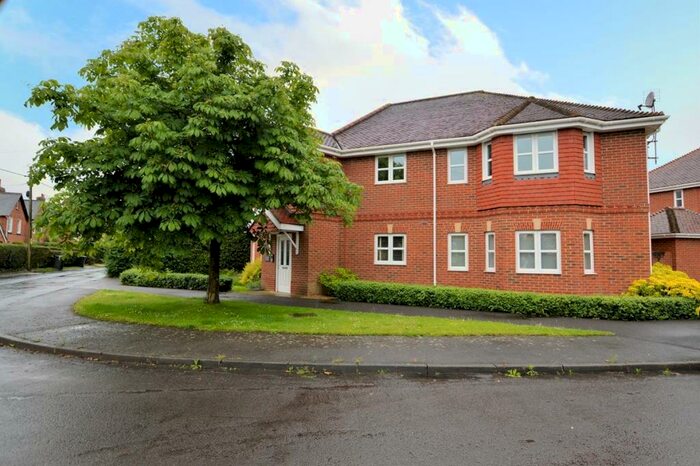 2 Bedroom Flat To Rent In Carpenters Court, The Crescent, Mortimer Common, Reading, RG7