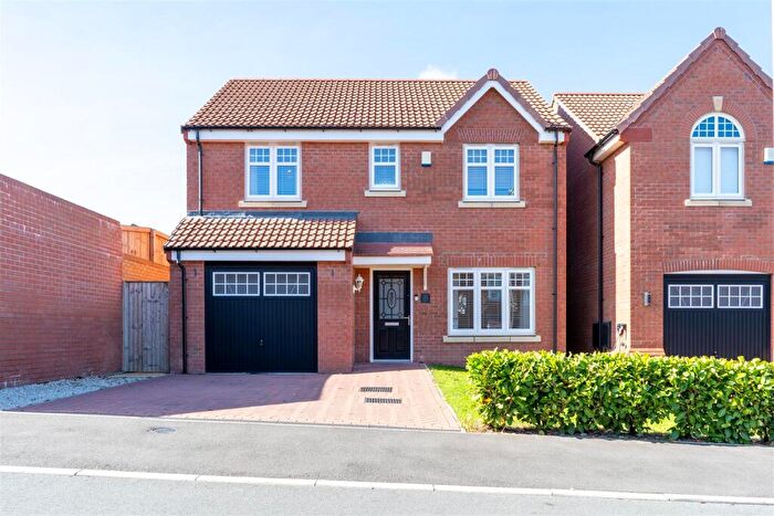 4 Bedroom Detached House For Sale In Francis View, Fixby, Huddersfield, HD2