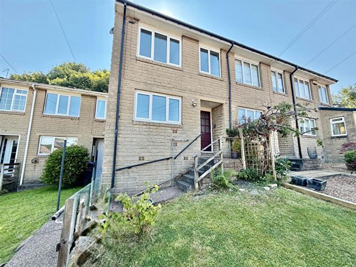 3 Bedroom Terraced House To Rent In Luke Lane, Thongsbridge, Holmfirth, HD9