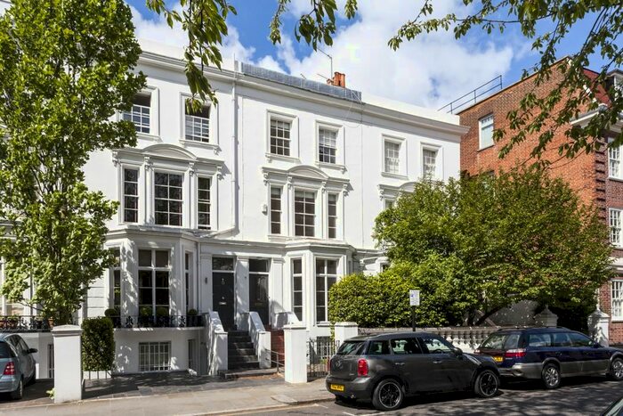 4 Bedroom Flat To Rent In Allen Street, London, W8