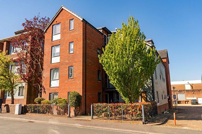 2 Bedroom Flat For Sale In Cantelupe Road, The Market House, RH19