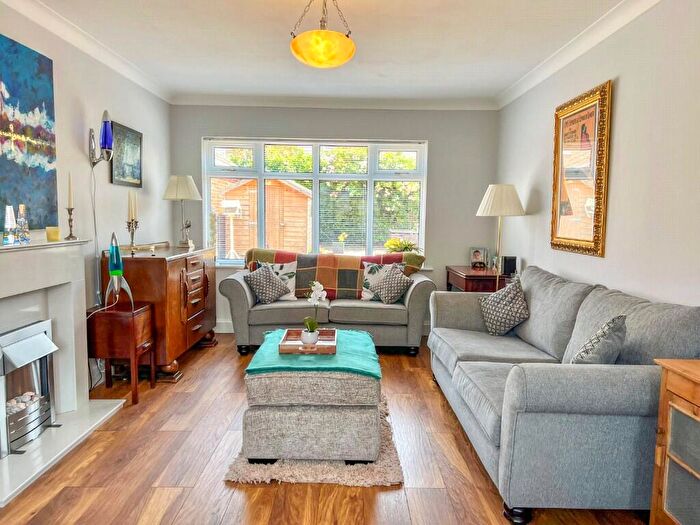 3 Bedroom Detached House To Rent In Abbey Drive West, Grimsby, DN32