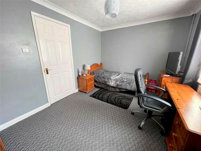 1 Bedroom Apartment To Rent In Langley Drive, Crawley, West Sussex, RH11