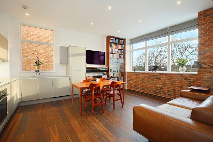 3 Bedroom Flat To Rent In Charles Street, London, N19