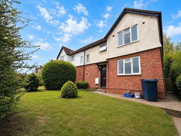 3 Bedroom Semi-Detached House To Rent In Suffield Road, HP11