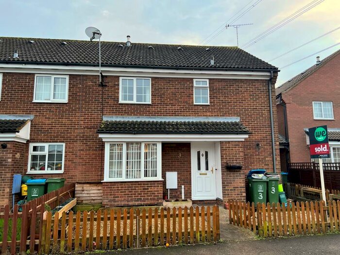 2 Bedroom End Of Terrace House To Rent In Crocus Drive, Aylesbury, HP21
