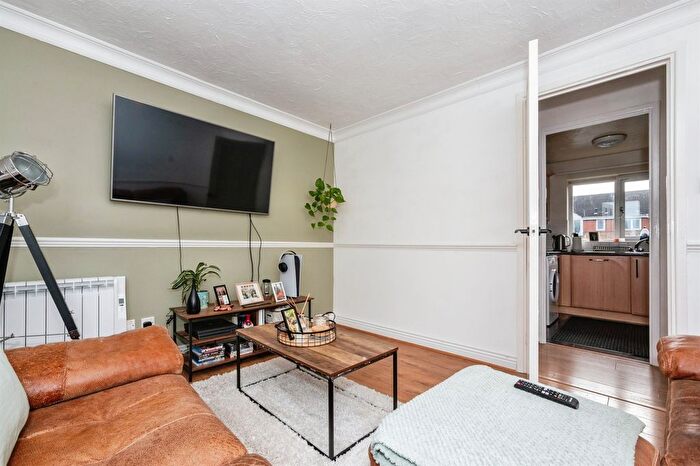 2 Bedroom Flat For Sale In Caravel Close, Chafford Hundred, Grays, RM16