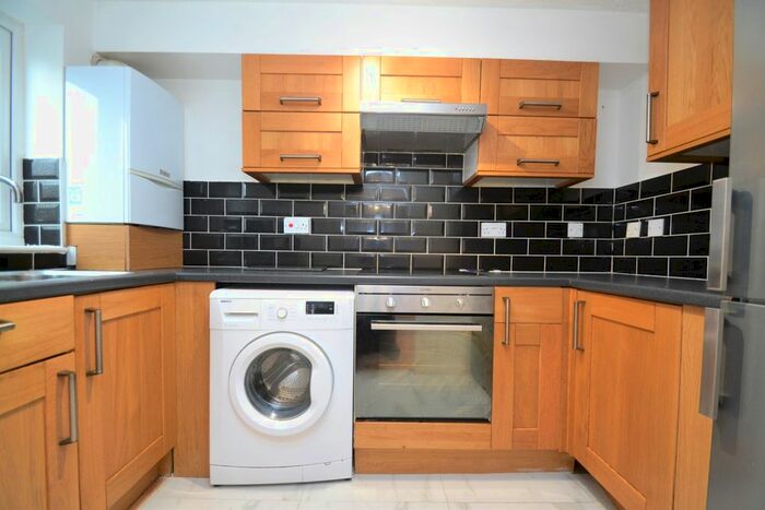 1 Bedroom Flat To Rent In Burnt Ash Hill, London, SE12