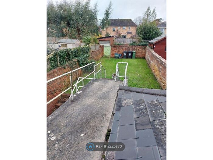 2 Bedroom Maisonette To Rent In Middleway, Taunton, TA1