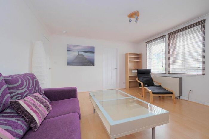 2 Bedroom Flat To Rent In Picardy Court, City Centre, Aberdeen, AB10