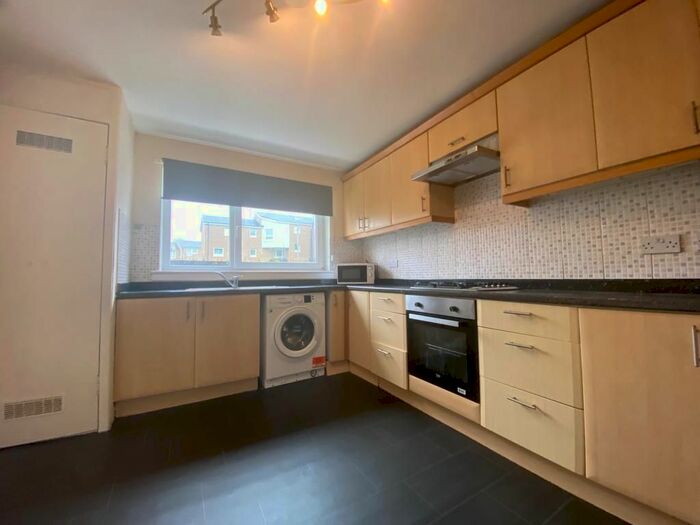4 Bedroom Flat To Rent In Cardross Court, Dennistoun, Glasgow, G31