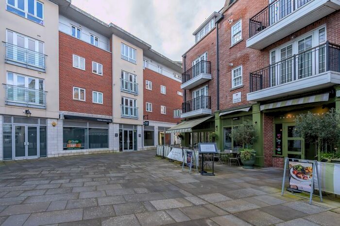 2 Bedroom Flat To Rent In Church Square, Chichester, PO19