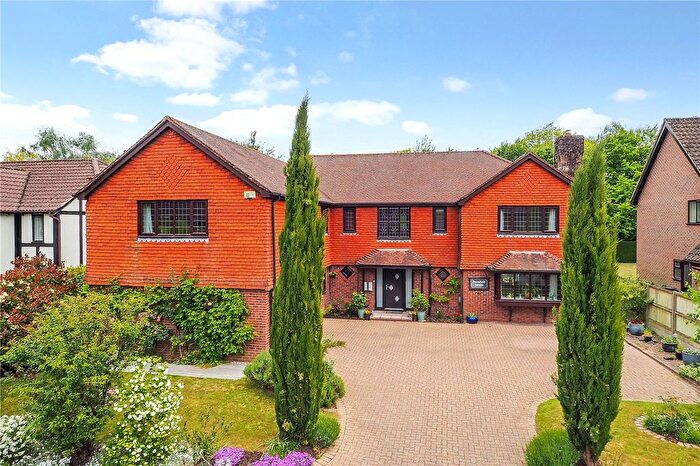 5 Bedroom Detached House For Sale In Barnfield Road, Petersfield, Hampshire, GU31