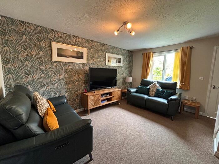 2 Bedroom Town House To Rent In Oak Tree Close, S66