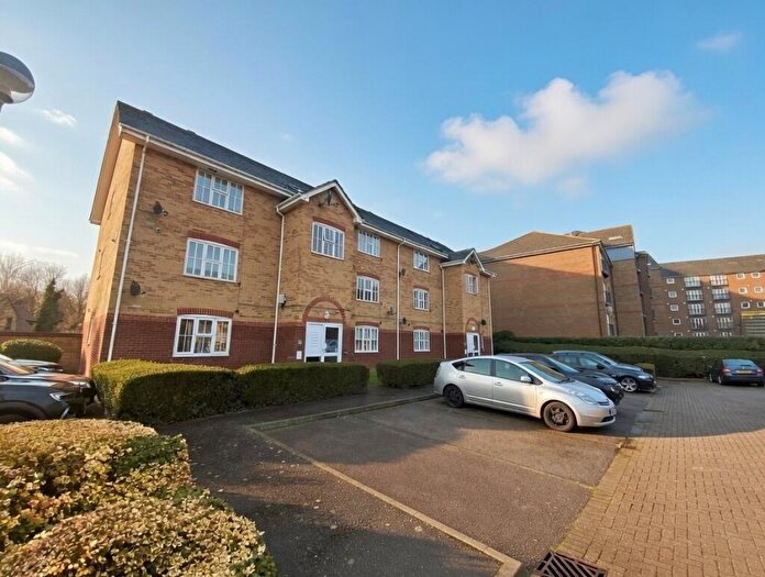 2 Bedroom Flat To Rent In Coal Court Grays, RM17