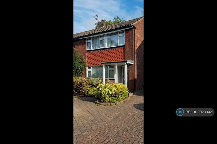 3 Bedroom Semi-Detached House To Rent In Mutton Lane, Potters Bar, EN6