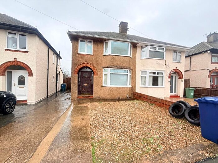 3 Bedroom Semi Detached House To Rent In Brookfield Crescent, Headington, OX3