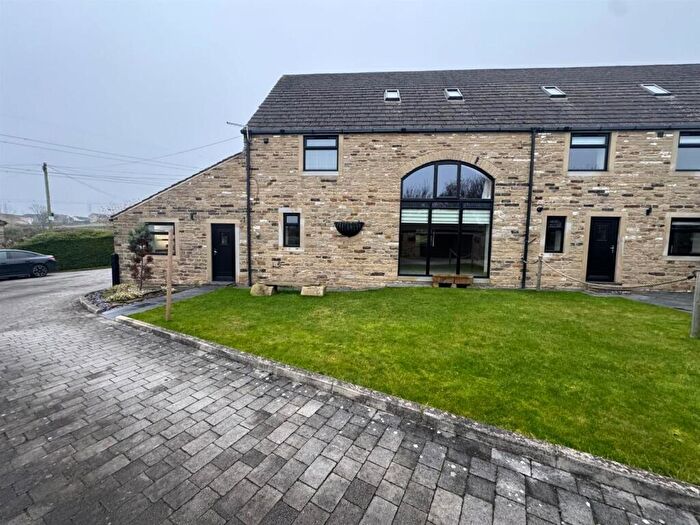 5 Bedroom Barn Conversion To Rent In The Old Mistal, Warren House Lane, Huddersfield, HD3