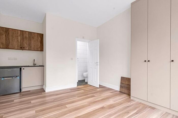 Studio To Rent In Muswell Hill, London, N10