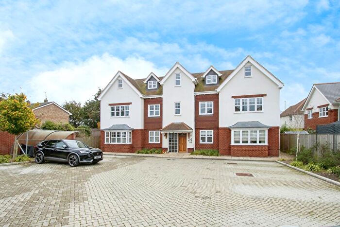 2 Bedroom Flat For Sale In Swann Hill Gardens, Upton, Poole, BH16