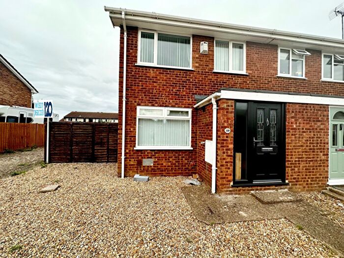 3 Bedroom End Of Terrace House To Rent In Holland Way, Newport Pagnell, MK16