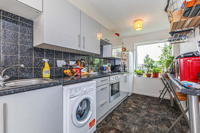 2 Bedroom Flat To Rent In Tollbar Court, Sutton, SM2