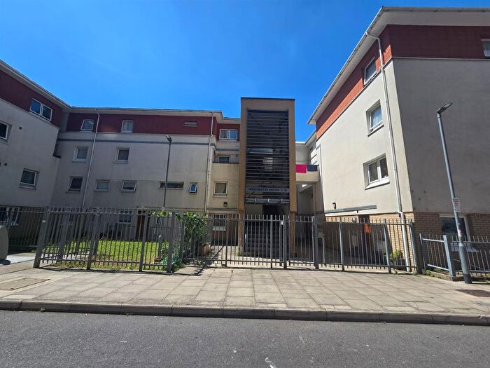 3 Bedroom Property To Rent In Merchant Street, London, E3