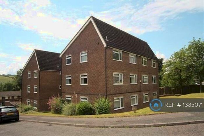 2 Bedroom Flat To Rent In Brambleside, High Wycombe, HP11