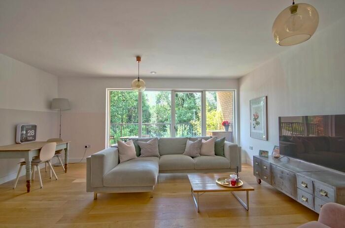 2 Bedroom Flat To Rent In Green Lane, Trumpington, Cambridge CB2