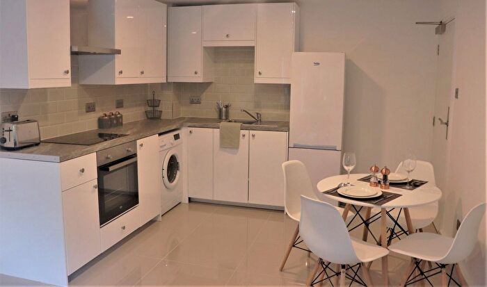 2 Bedroom Flat To Rent In Flat, Clarendon Road, LS2