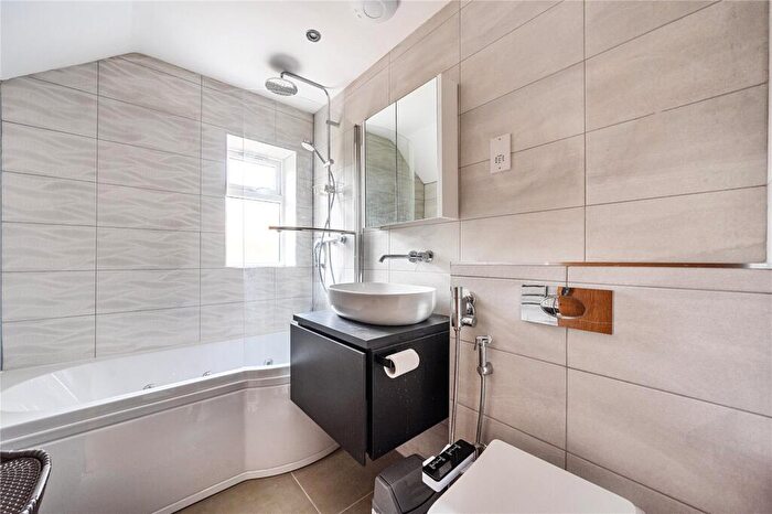 5 Bedroom Detached House To Rent In Aldershot Road, Fleet, Hampshire, GU51