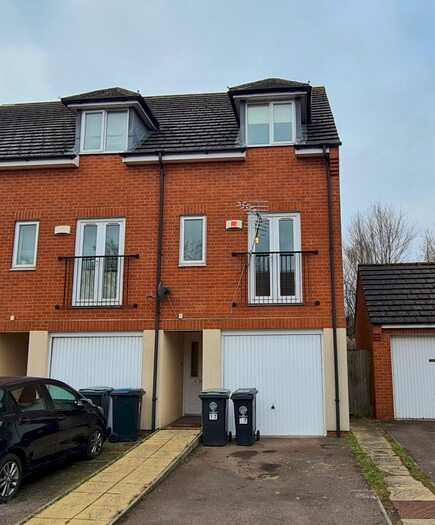 3 Bedroom House To Rent In Wilson Road, Rushden, NN10