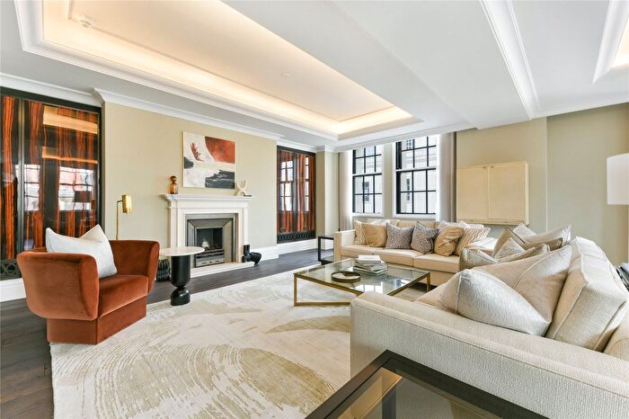 3 Bedroom Flat To Rent In Whitehall Place, London, SW1A