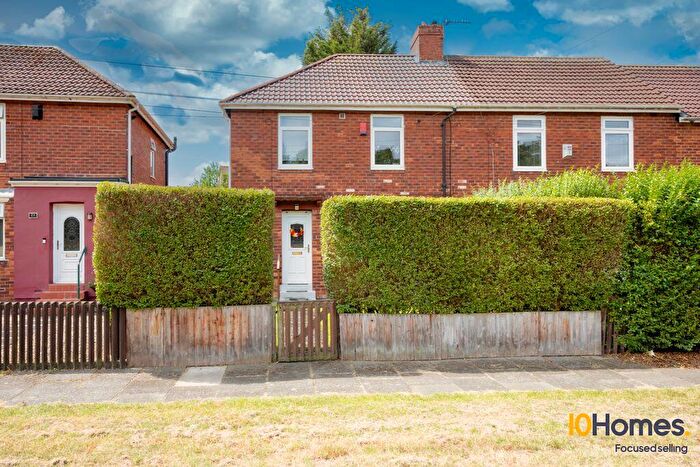 3 Bedroom Semi-Detached House For Sale In Green Lane Gardens, Gateshead, NE10