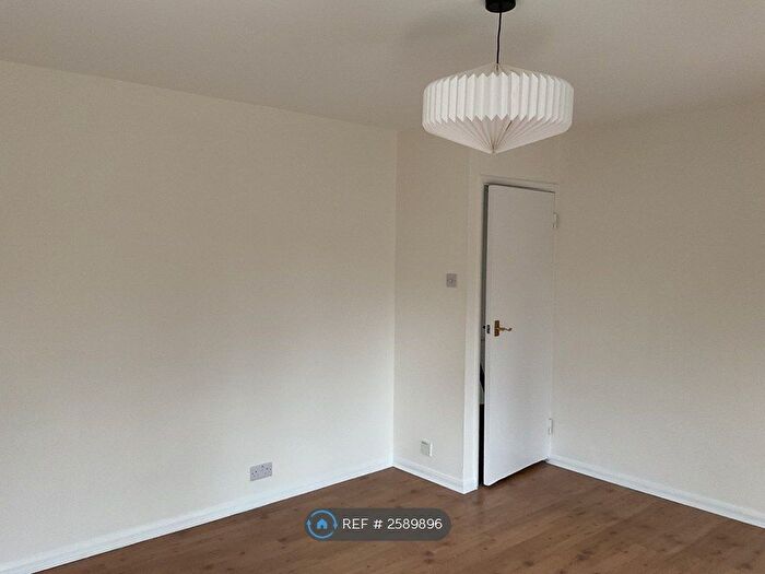 1 Bedroom Flat To Rent In Copers Cope Road, Kent, BR3