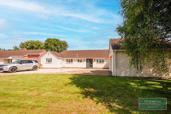4 Bedroom Detached Bungalow For Sale In The Causeway, Mark, Highbridge, TA9