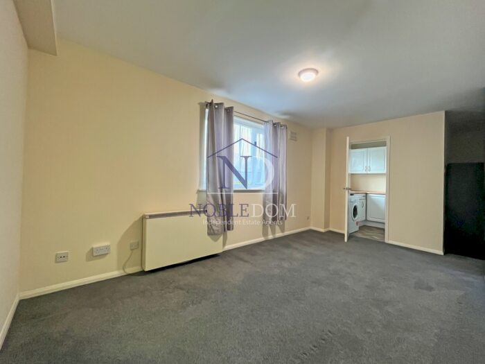 Studio To Rent In Chessington, KT9