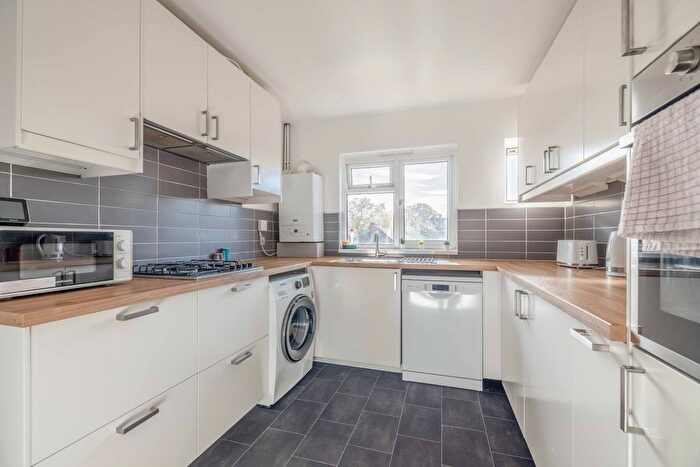 1 Bedroom Flat To Rent In Clewer New Town, Windsor, SL4