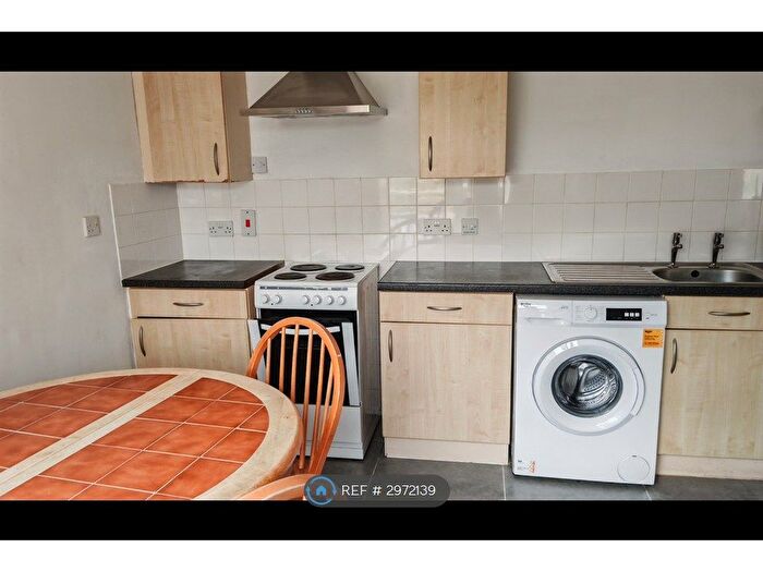 2 Bedroom Flat To Rent In Sackville Close, Cambridge, CB4